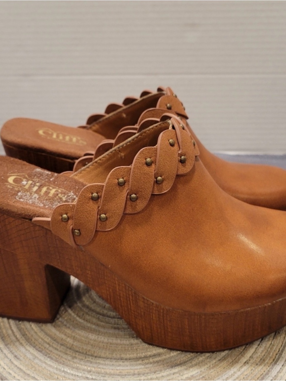 - WHITE MOUNTAIN CLOGS